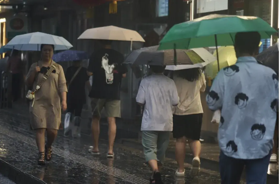 北京白天还有大雨，将持续到半夜！目前积水路段，请绕行-图2