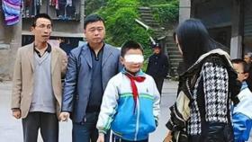 13年9岁男孩扶人被讹，老太坚持是被撞的：说谎死全家！结果如何-图9